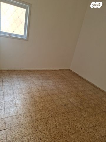 דירה, טשרניחובסקי 26, לב העיר, בת ים