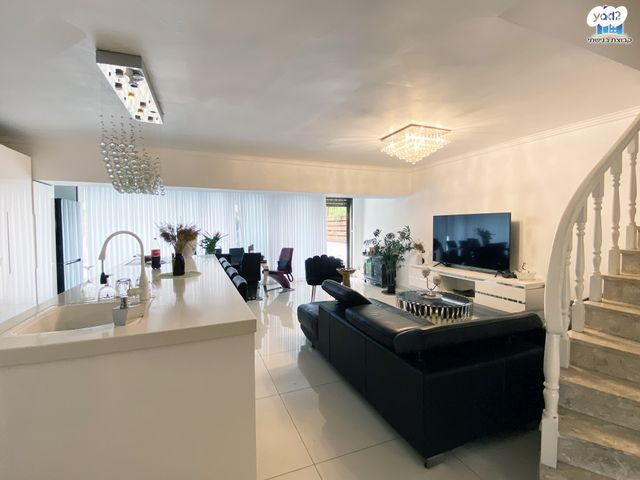 בית פרטי/ קוטג', המגילה 83, נווה חוף, ראשון לציון