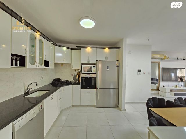 דירת גן, שמואל תמיר כצנלסון, פסגת זאב, ירושלים