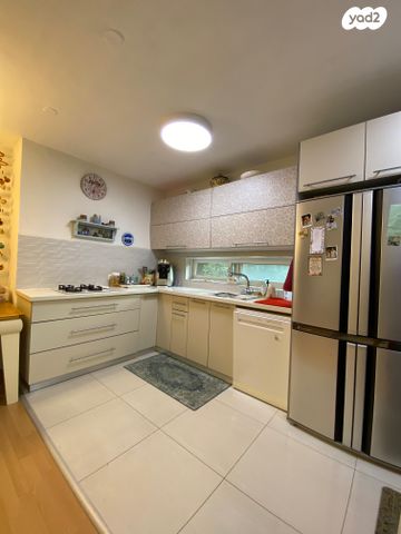 דירה, ה' באייר, נווה אפק, ראש העין