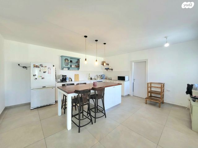 גג/ פנטהאוז, השקד, נופי החורש, מבשרת ציון