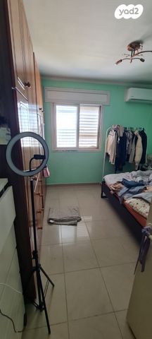 דירה, יהודה בורלא, צור שלום, קרית ביאליק