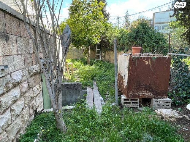 דירה, יהושע בן נון, המושבה היוונית, ירושלים