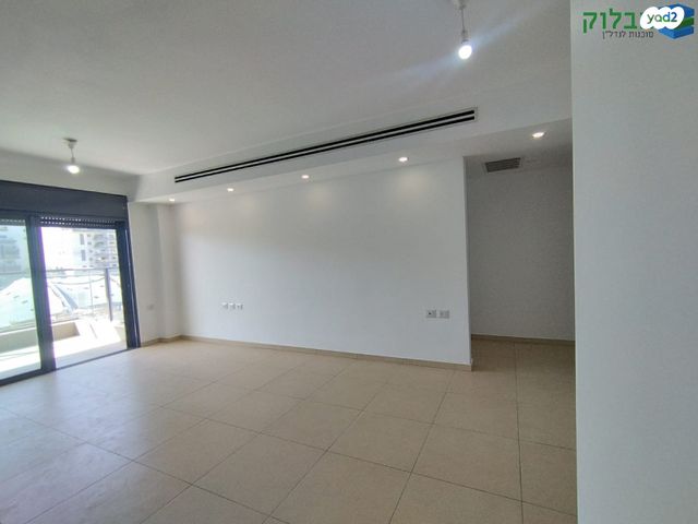 דירה, אורנה פורת, הרקפות, ראשון לציון