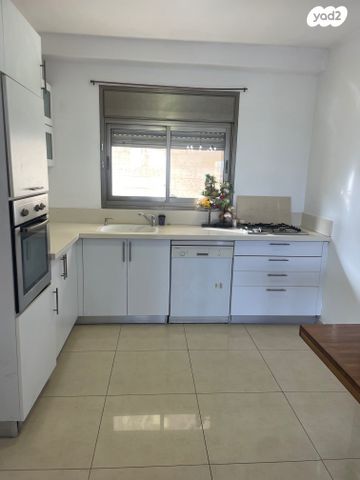 דירה, עוזי חיטמן, קרית אילון, חולון