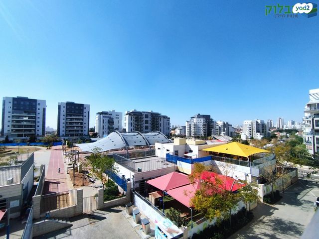 דירה, אורנה פורת, הרקפות, ראשון לציון