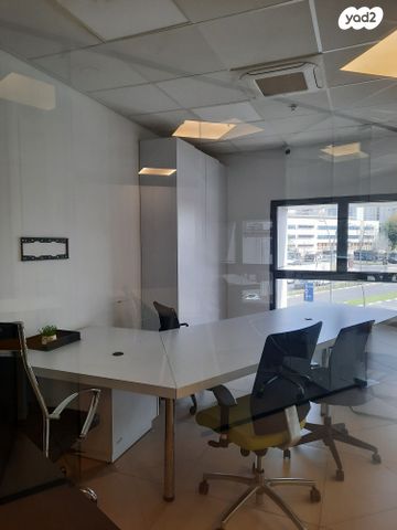 משרדים, חרושת, רמת השרון