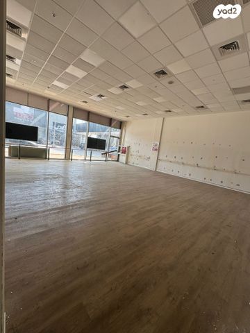 חנויות/ שטח מסחרי, שדרות ההסתדרות, אזור תעשיה מפרץ, חיפה