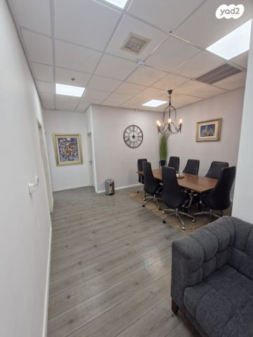 משרדים, השיטה, שאר העיר, קיסריה