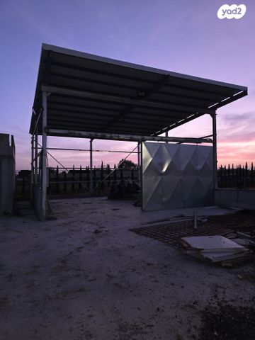 מחסנים, גבעת כ"ח