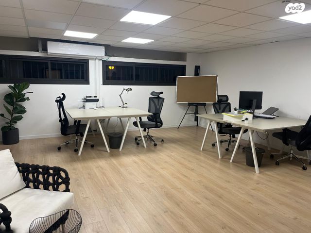 משרדים, ירושלים 1, גני אזור, אזור