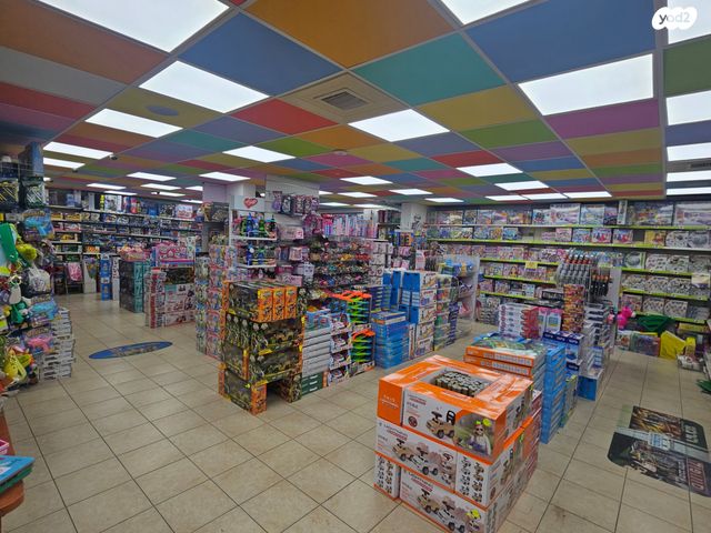 חנויות/ שטח מסחרי