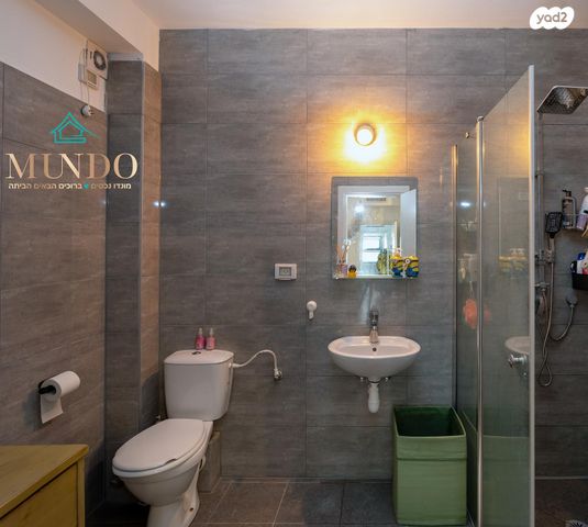 דירה, אורנה פורת, הרקפות, ראשון לציון