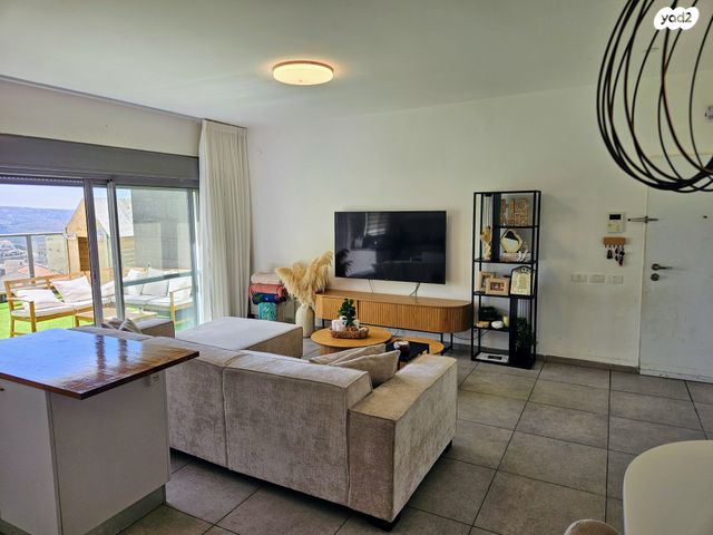 גג/ פנטהאוז, צור הדסה