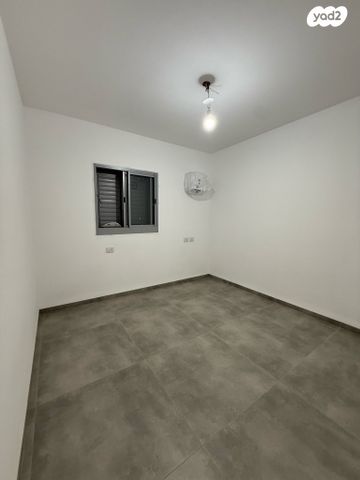 גג/ פנטהאוז, רנ"ס, מוצקין הותיקה, קרית מוצקין