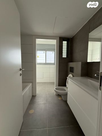 גג/ פנטהאוז, רנ"ס, מוצקין הותיקה, קרית מוצקין