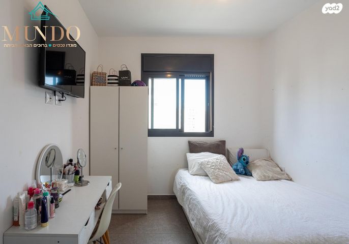 דירה, אורנה פורת, הרקפות, ראשון לציון