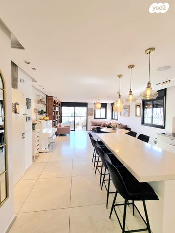 דירה, מנשה קפרא, רחובות