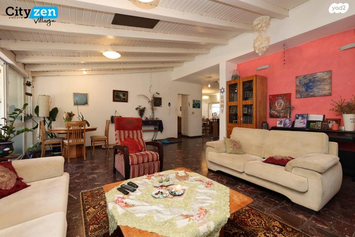 דו משפחתי, הגבעה, הגבעה, אבן יהודה