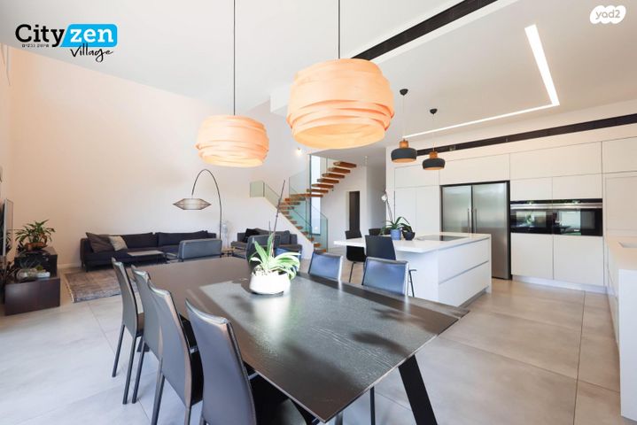 דו משפחתי, התות, 212 מערב, אבן יהודה