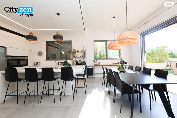 דו משפחתי, התות, 212 מערב, אבן יהודה