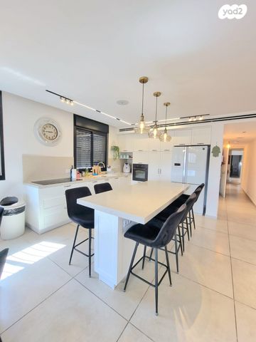 דירה, מנשה קפרא, רחובות