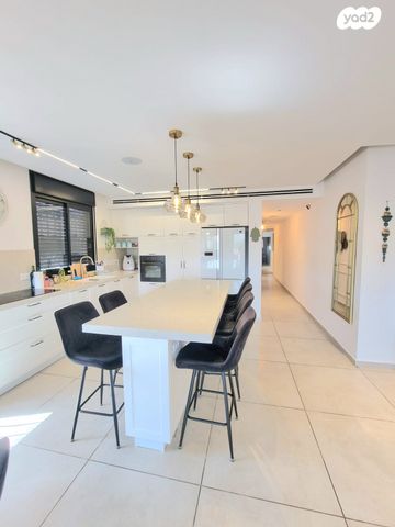 דירה, מנשה קפרא, רחובות