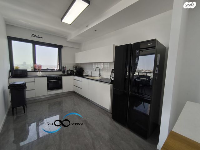 דירה, אריק איינשטיין, דרום חדש, פארק הים, בת ים