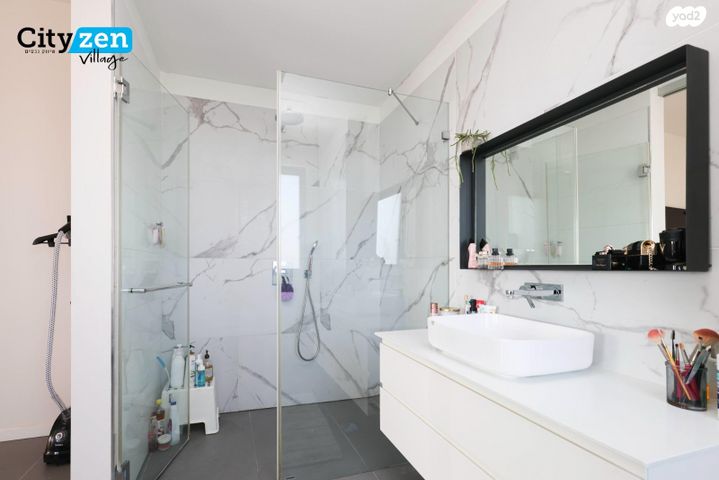 דו משפחתי, התות, 212 מערב, אבן יהודה