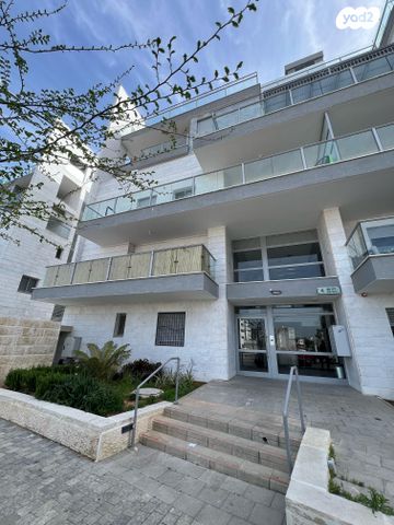 דירת גן, זלמן שזר, מורשת, מודיעין מכבים רעות