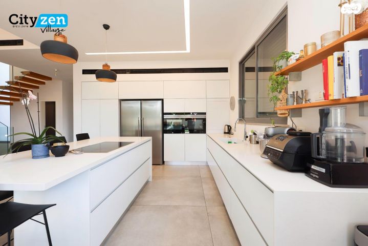 דו משפחתי, התות, 212 מערב, אבן יהודה