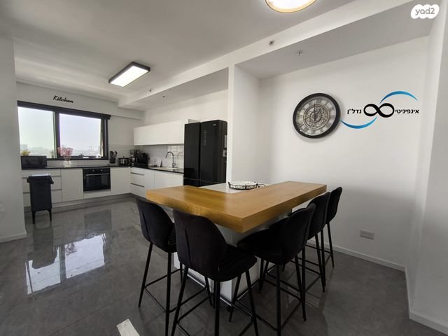 דירה, אריק איינשטיין, דרום חדש, פארק הים, בת ים