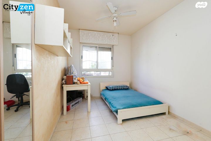 דו משפחתי, הגבעה, אבן יהודה