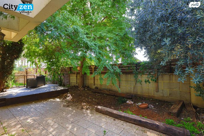 דו משפחתי, הגבעה, אבן יהודה