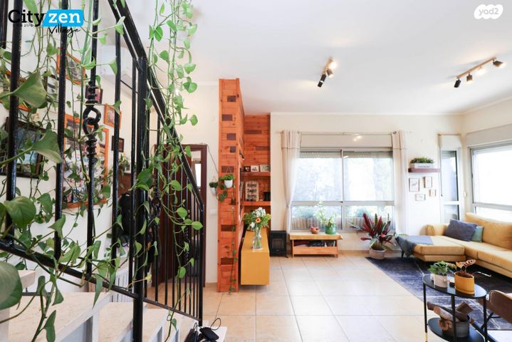 טריפלקס, אבן יהודה