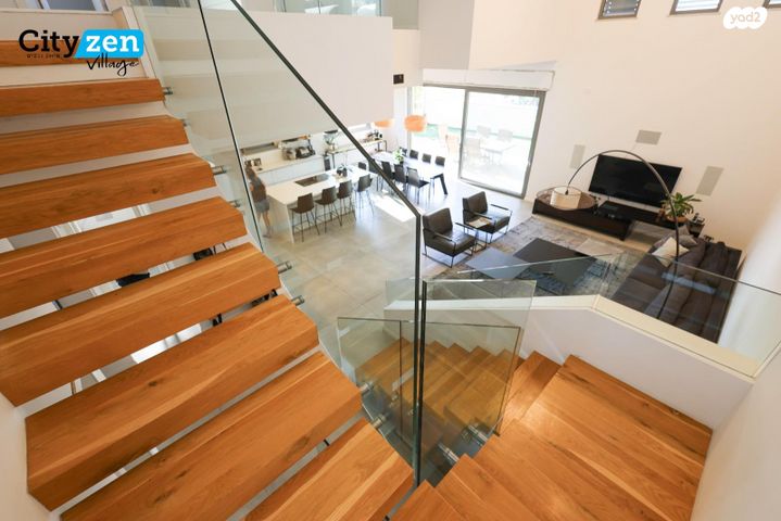 דו משפחתי, התות, 212 מערב, אבן יהודה