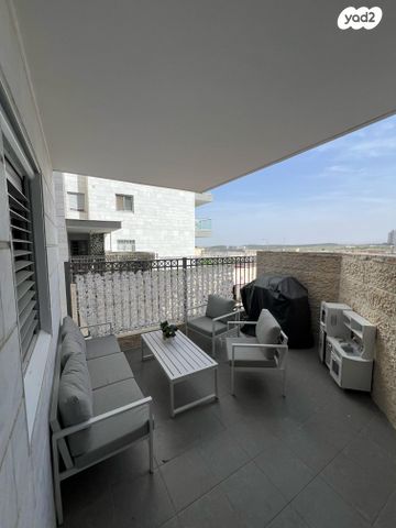 דירת גן, זלמן שזר, מורשת, מודיעין מכבים רעות