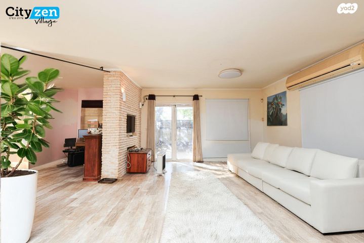 דו משפחתי, הגבעה, אבן יהודה