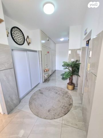 דירה, מנשה קפרא, רחובות