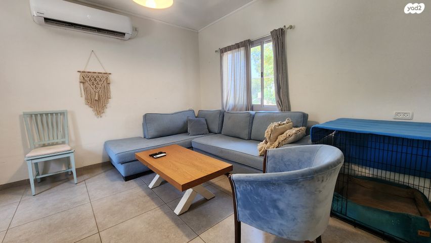 דו משפחתי, כפר סאלד