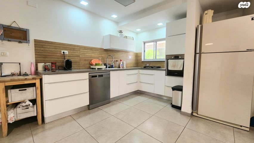 דו משפחתי, כפר סאלד