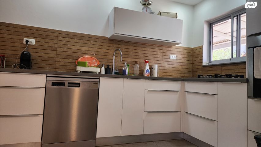 דו משפחתי, כפר סאלד