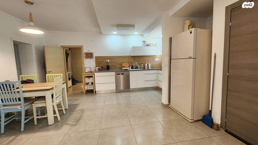 דו משפחתי, כפר סאלד