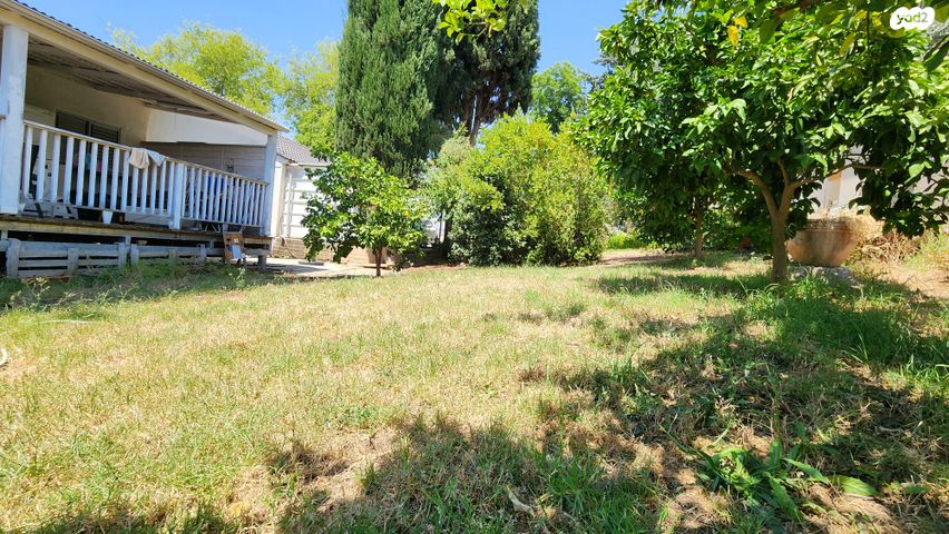 דו משפחתי, כפר סאלד