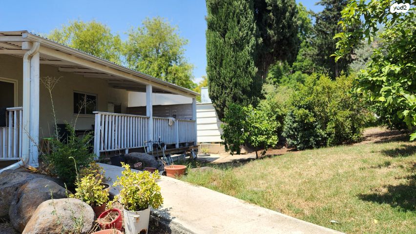 דו משפחתי, כפר סאלד