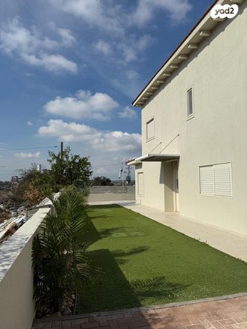 בית פרטי/ קוטג', מגינים, המושבה, גדרה