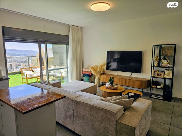 גג/ פנטהאוז, צור הדסה