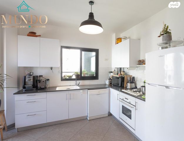 דירה, אורנה פורת, הרקפות, ראשון לציון