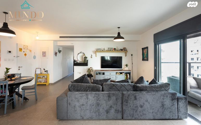 דירה, אורנה פורת, הרקפות, ראשון לציון