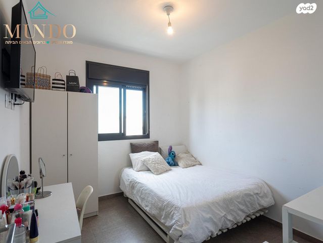 דירה, אורנה פורת, הרקפות, ראשון לציון